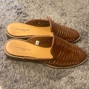 American Eagle closed toe, opened back flats. Only worn twice. Size 8